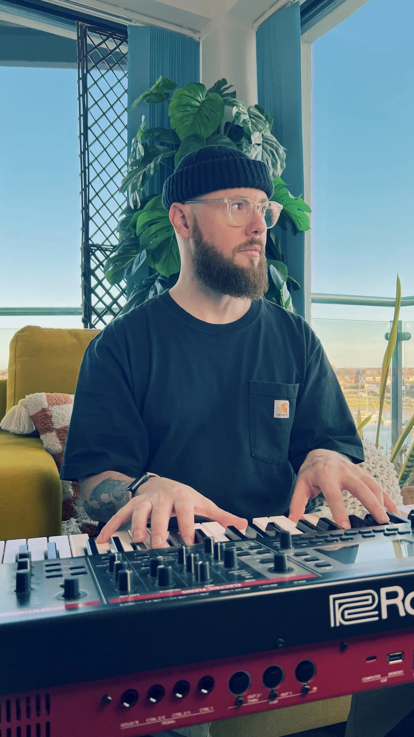 Oli Howe playing keys during a live reharm group session